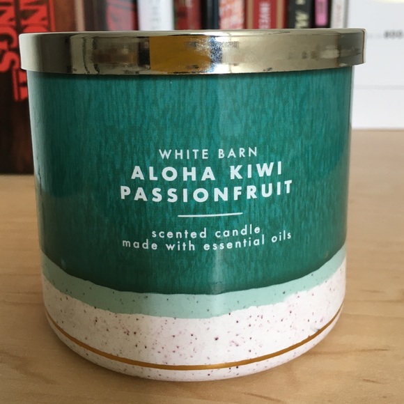 Bath & Body Works Other - Bath & body works aloha kiwi passion fruit candle